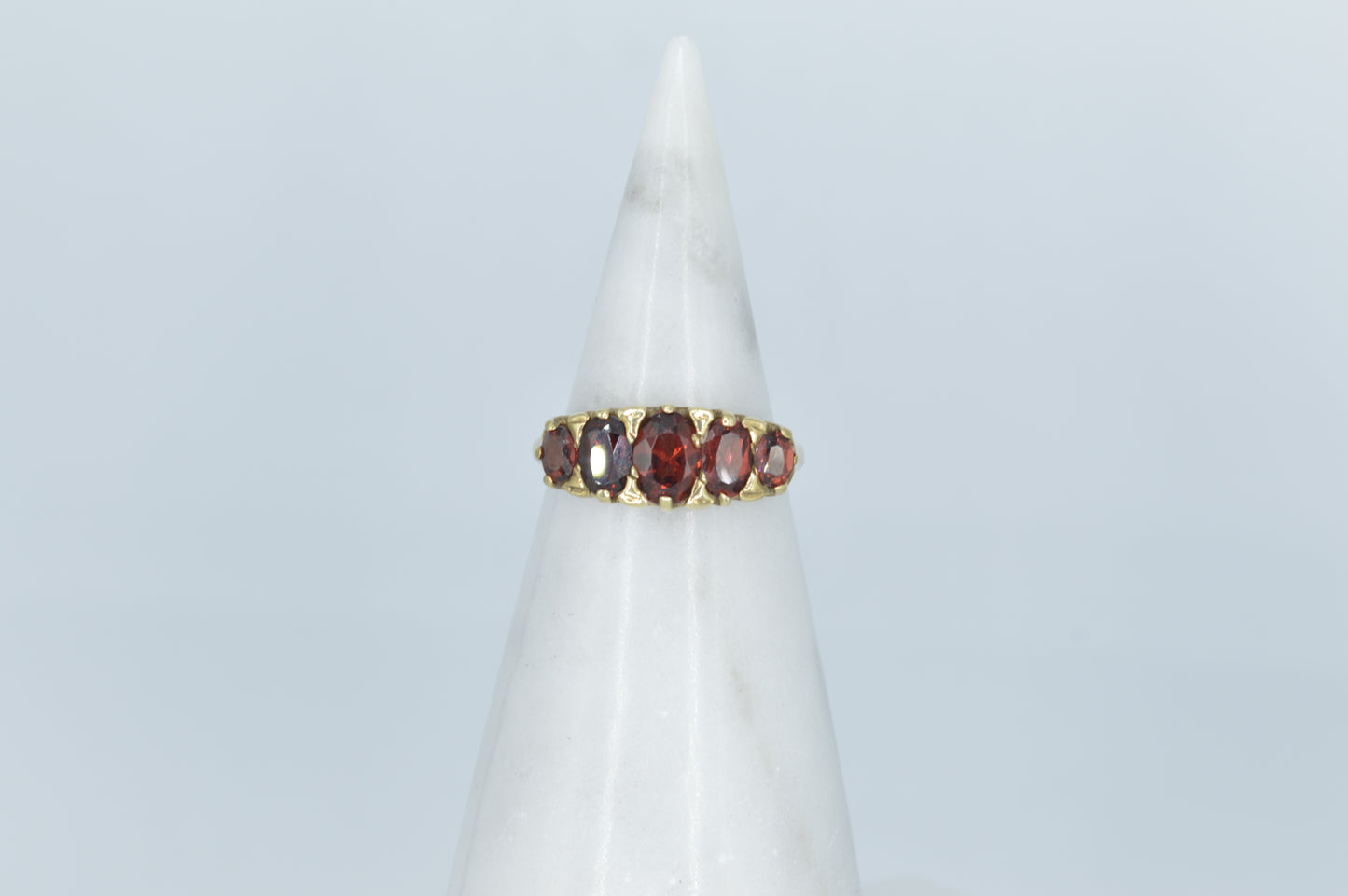Flush Garnet Ring, 9k